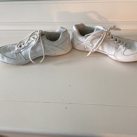 White chase cheer shoes - Picture 3 of 3